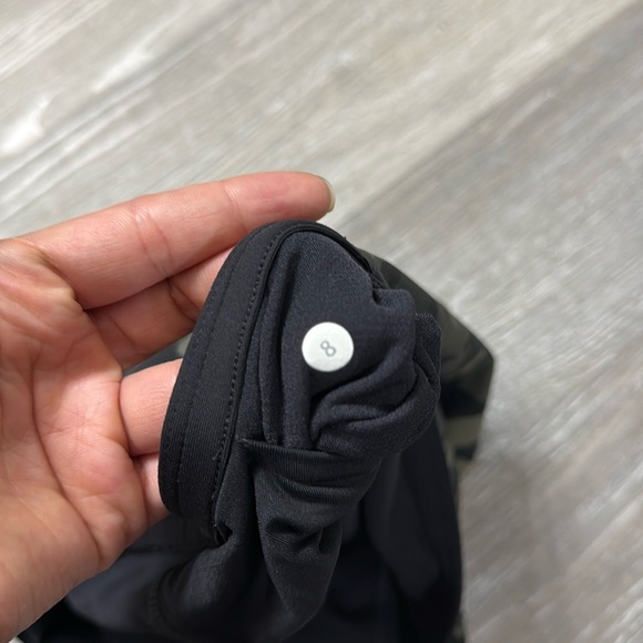 Lululemon City Sky Run By Skirt~ size 8
Pop Cut Fatigue Green Black / Black - Picture 9 of 9